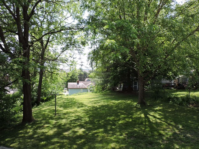 Building Photo - 614 Cutler St
