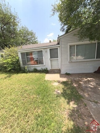 Building Photo - 2722 SW I Ave