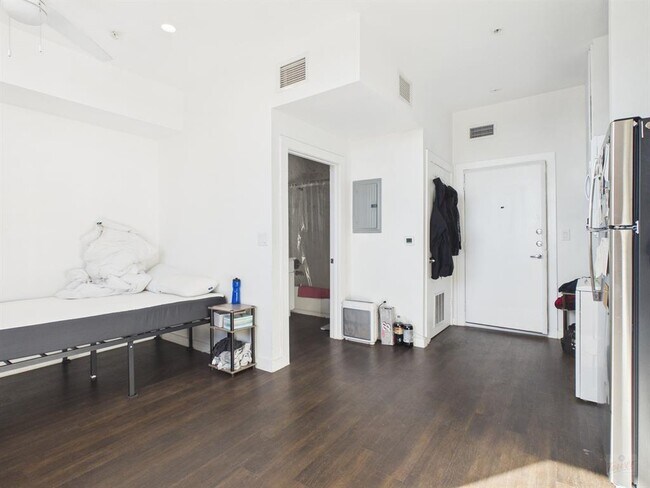 Foto del edificio - 1010 W 26th St