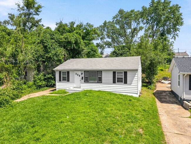 Foto del edificio - Charming 3-Bedroom Home in Quiet Northwoods Neighborhood – Move-In Ready