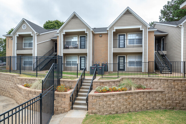 Building Photo - University Pines