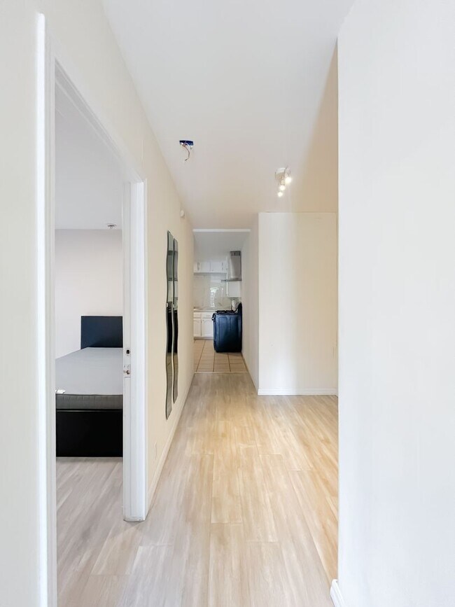 Foto del edificio - 807 Wilton Pl
