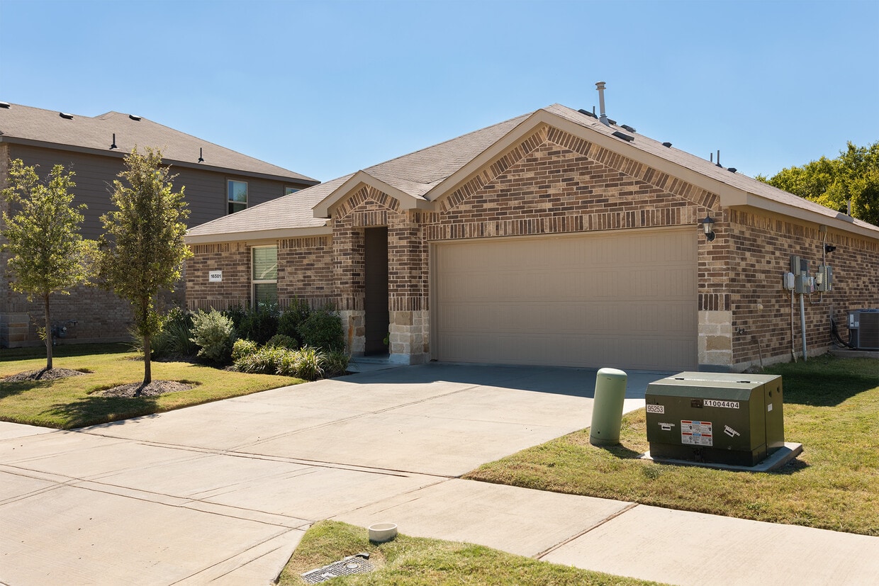 Primary Photo - 16501 White Fish Ln