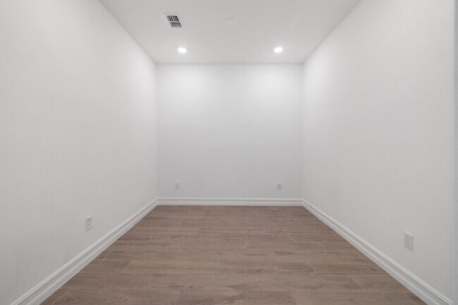 Foto del edificio - Estancia 3-Bed Retreat in Wesley Chapel with Granite Accents & Spacious Living!"