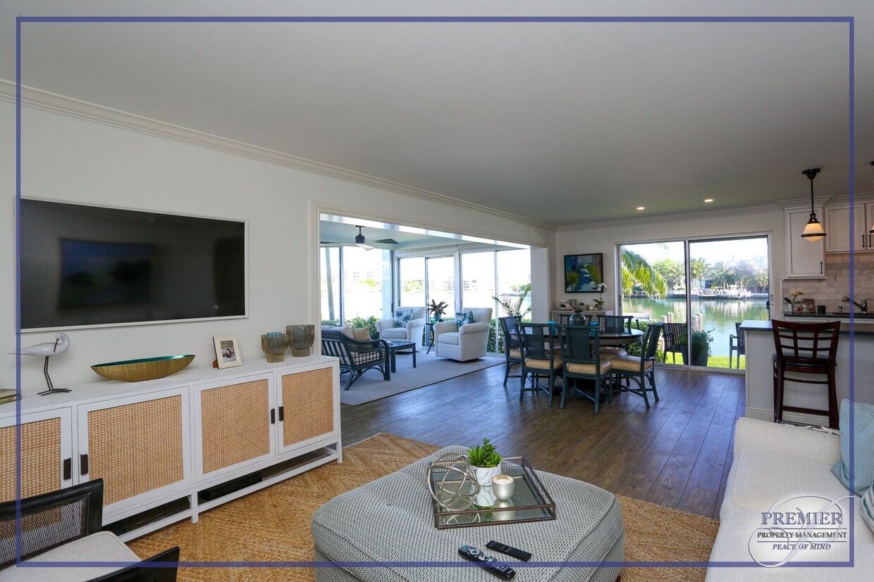 Primary Photo - *** MOORINGS BAY 2/2 SHORT WALK TO BEACH A...