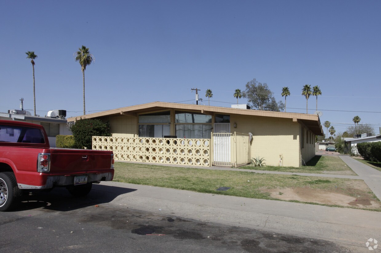 Foto del edificio - 6644 E Earll Dr