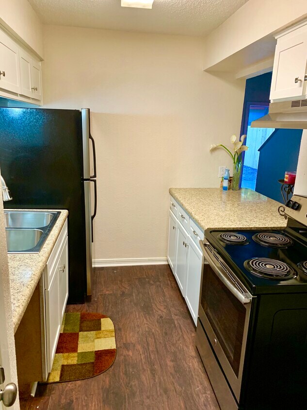 Foto principal - 1200 Tyra Ln