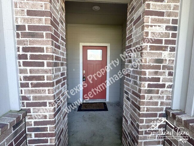 Foto del edificio - 111 Lk Wy Cir