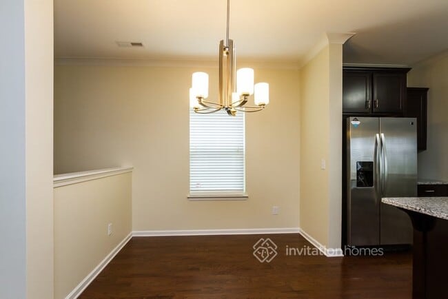 Building Photo - 8130 Dumphries Dr