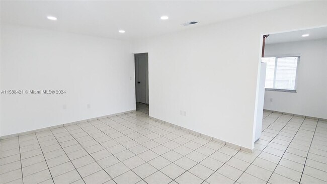 Building Photo - 3029 SW 25th Ter