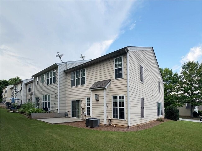 Building Photo - 2442 Fairlie Dr