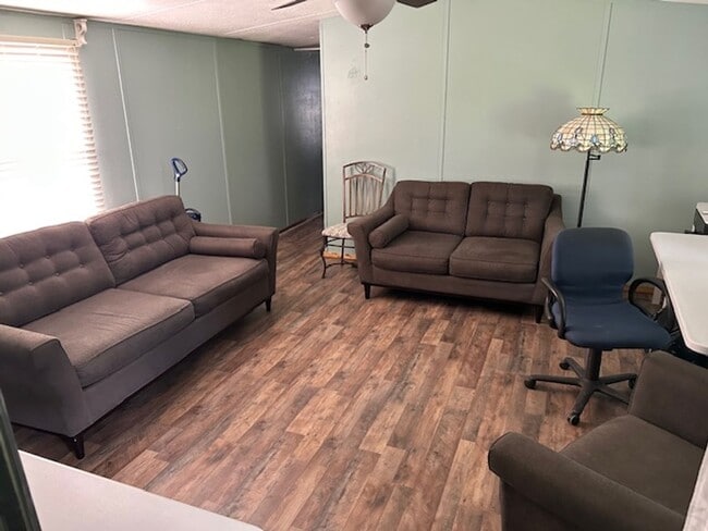 Building Photo - Recently remodeled mobile home in the country