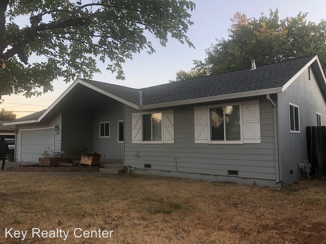 Foto principal - 3 br, 1.5 bath House - 5024 H Parkway