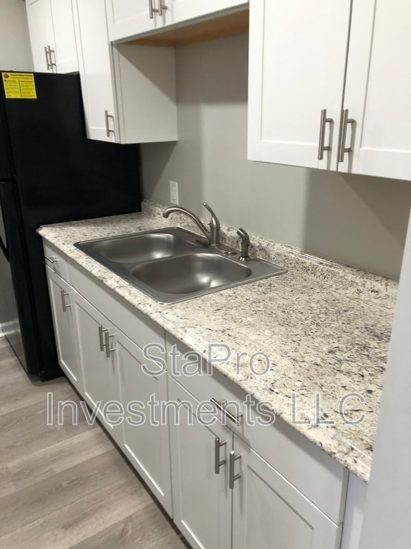 Building Photo - 2360 Hamilton Ave