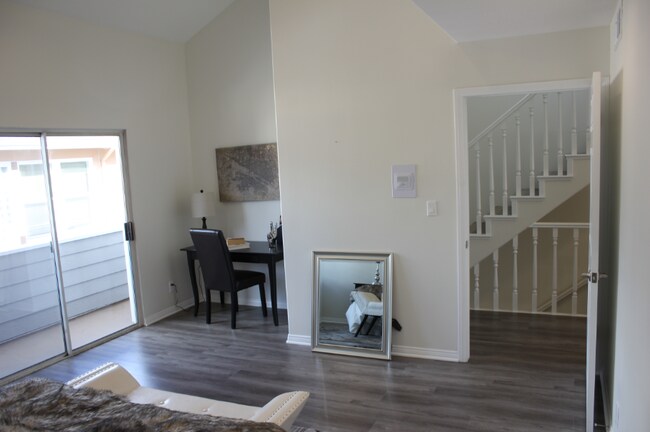 Building Photo - 3 bedroom in Los Angeles CA 90024