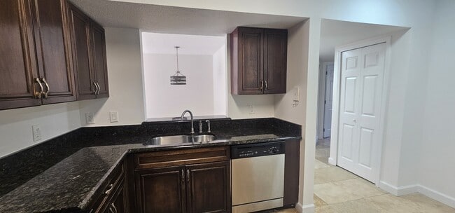 Building Photo - 13215 Villa Vista Dr