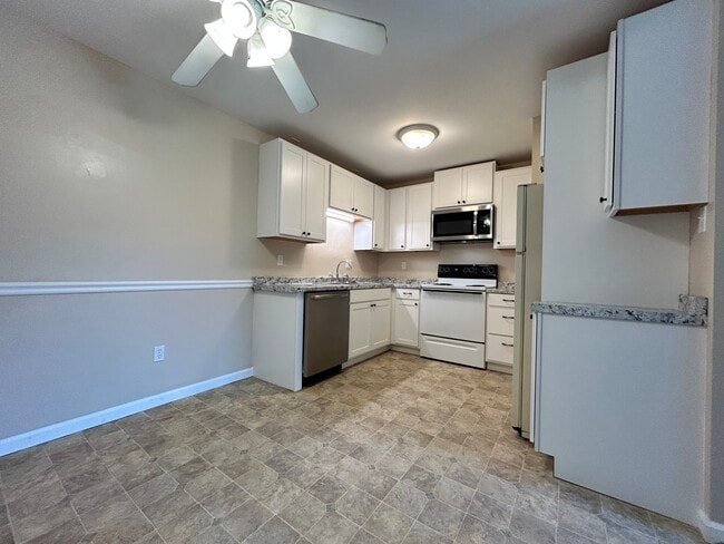 Building Photo - 10 Granada Blvd