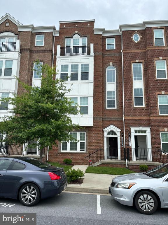 Foto del edificio - 12854 Cloverleaf Center Drive
