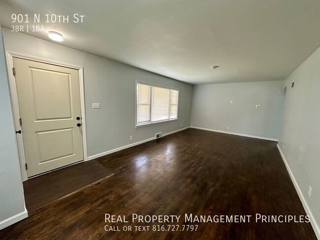 Building Photo - Completely Renovated 3 Bedroom 1 Bath on a...