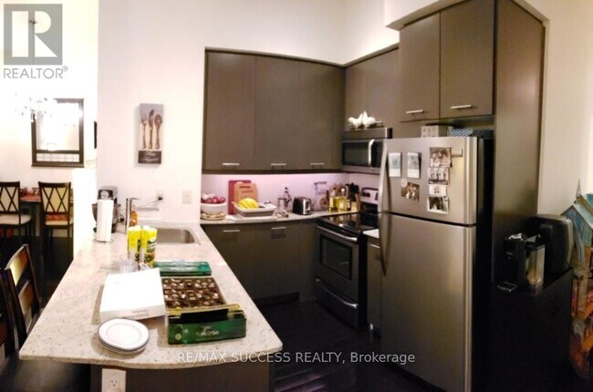 Photo du bâtiment - 365 Prince of Wales Dr