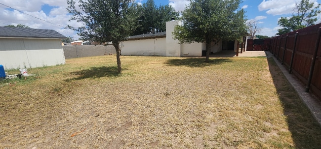 Building Photo - 814 Sinclair Ave