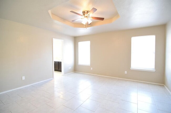 Building Photo - 1403 Saddle Dr