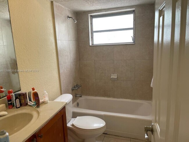 Foto del edificio - 4251 NW 5th St