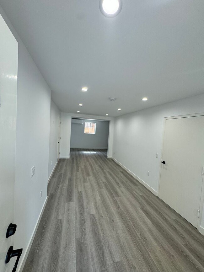 Foto del edificio - 3048-3050  Perlita Ave