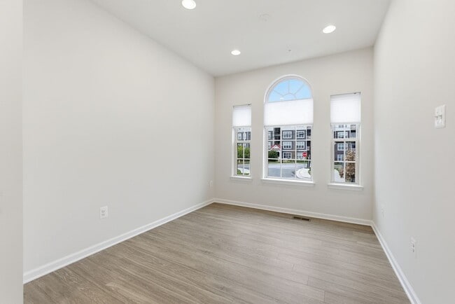 Building Photo - Amazing 3 BR/3.5 BA Townhome in Jessup!