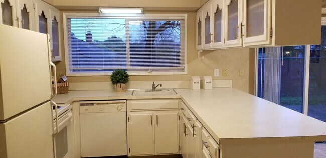 Foto del edificio - Ranch Style Home In Milwaukie - 3 bdrm 2 b...