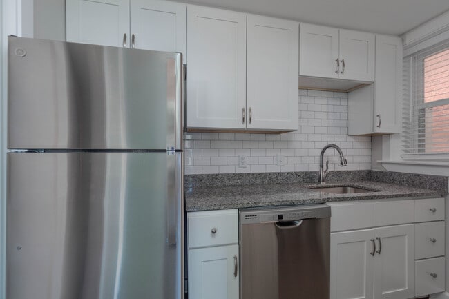 Foto del edificio - 5590 Pershing Ave