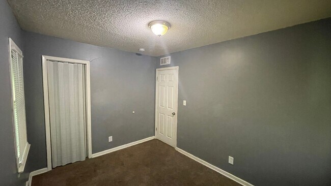 Foto del edificio - 14469 Hendricks Ave