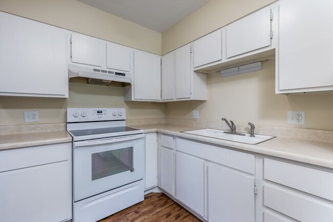 Building Photo - Orange Blossom Apartments