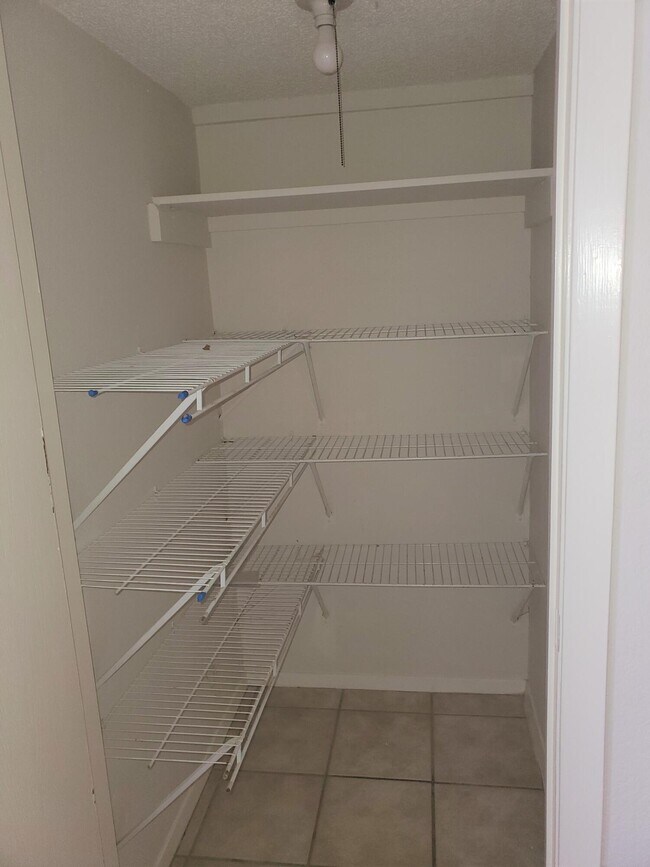 Foto del edificio - 1601 Common Dr