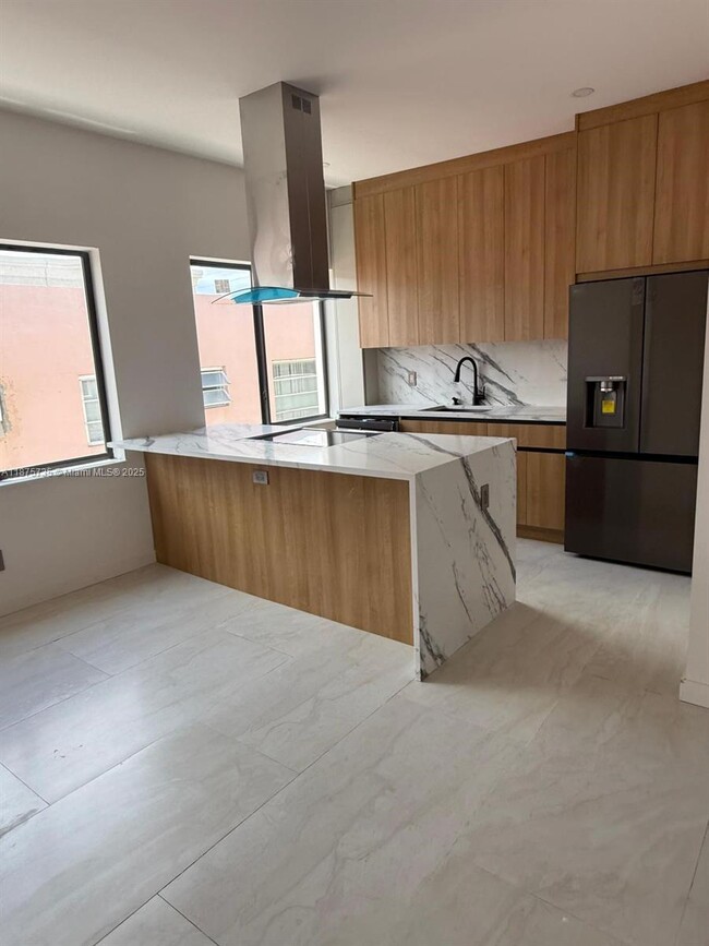 Foto del edificio - 2436 SW 7th St