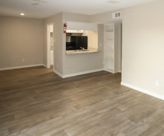 Foto del edificio - 8345 Park Pl Blvd