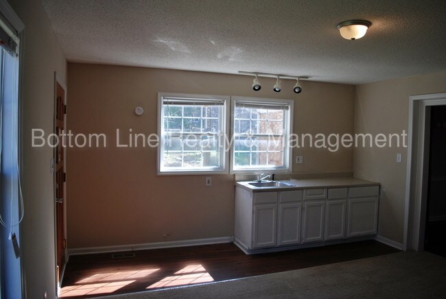 Building Photo - 428 Stagecoach Rd