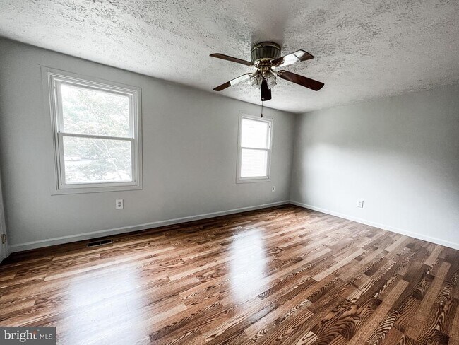 Foto del edificio - 811 Calvert Towne Dr