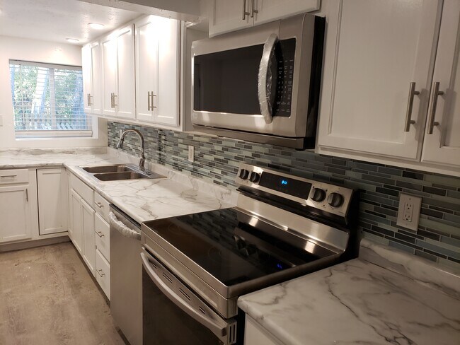 Building Photo - 7011 W 20th Ave