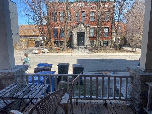 Building Photo - 362 Friel St