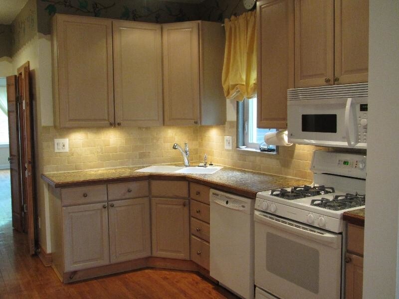 Primary Photo - 1451 W Oakdale Ave