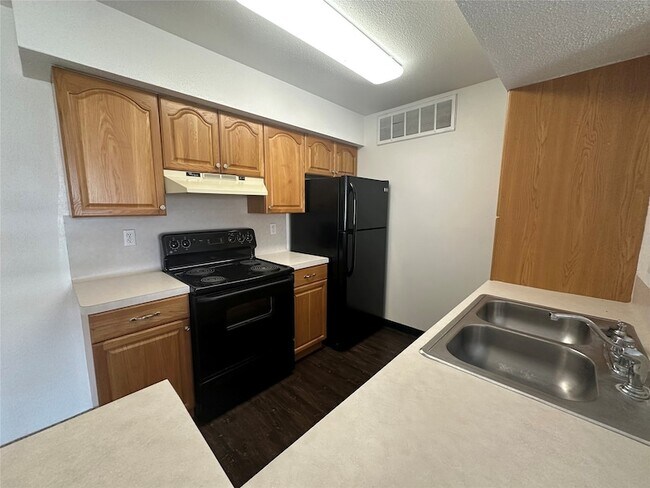 Building Photo - 12955 Woodforest Blvd