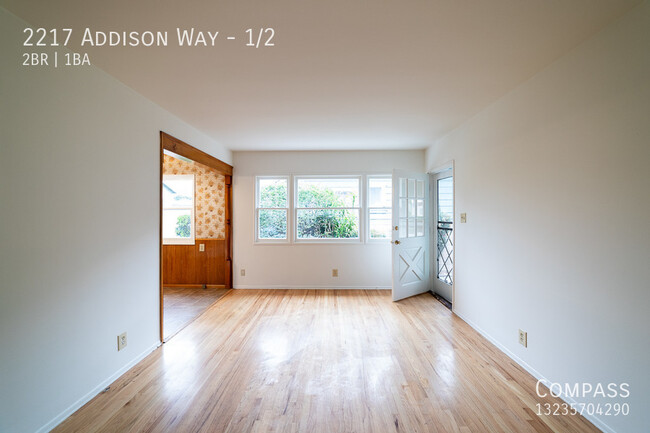 Building Photo - Charming 1940's 900 Sqft 2-Bed, 1-Bath wit...