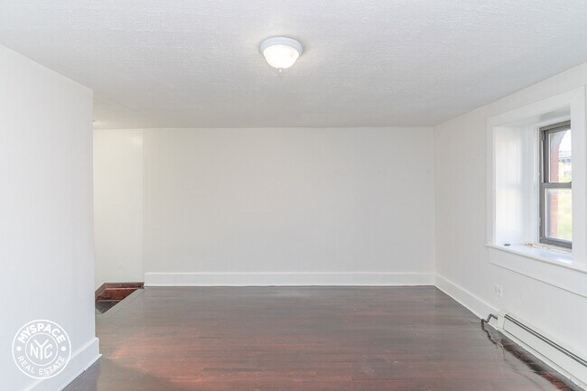 Building Photo - 1004 Bergen St