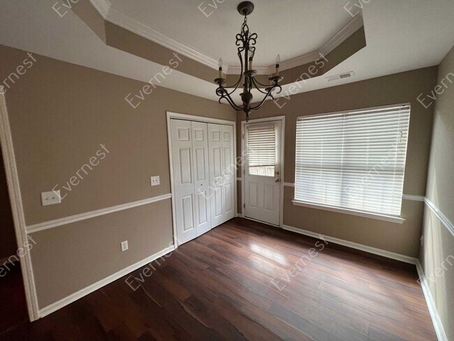 Building Photo - 323 Forest Lakes Dr