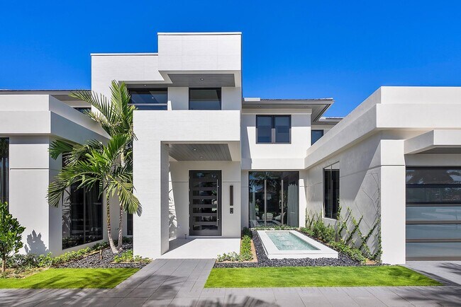 Building Photo - 329 Royal Palm Way