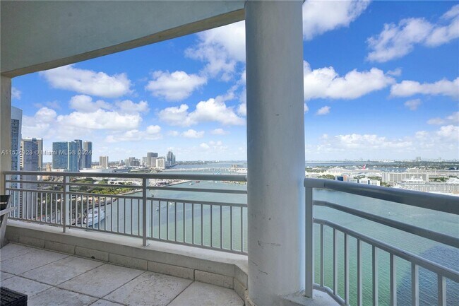 Building Photo - 848 Brickell Key Dr