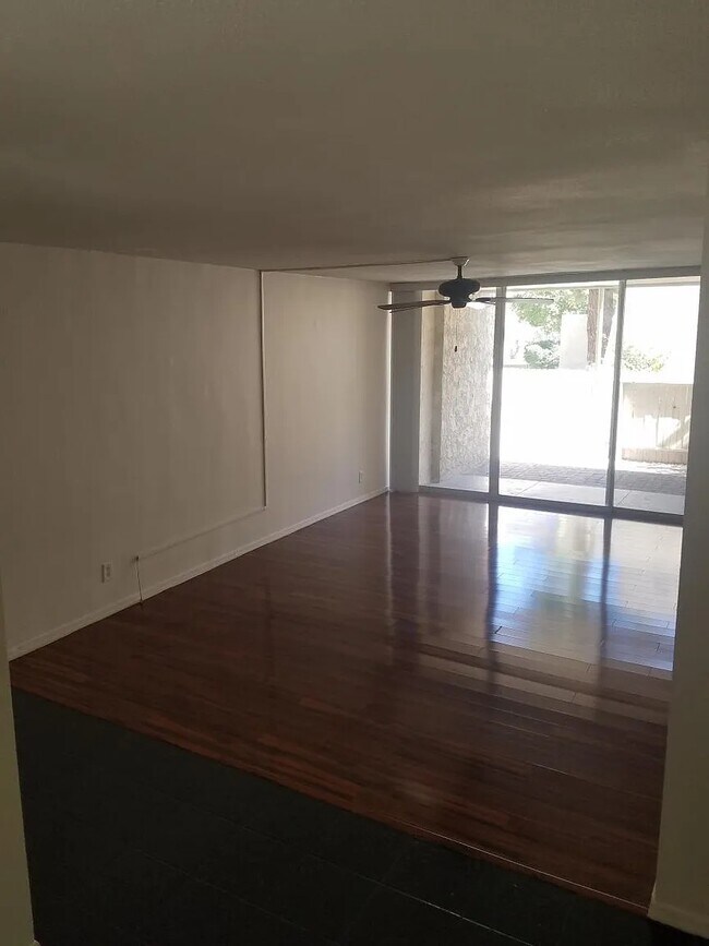 Foto del edificio - 7625 E Camelback Rd