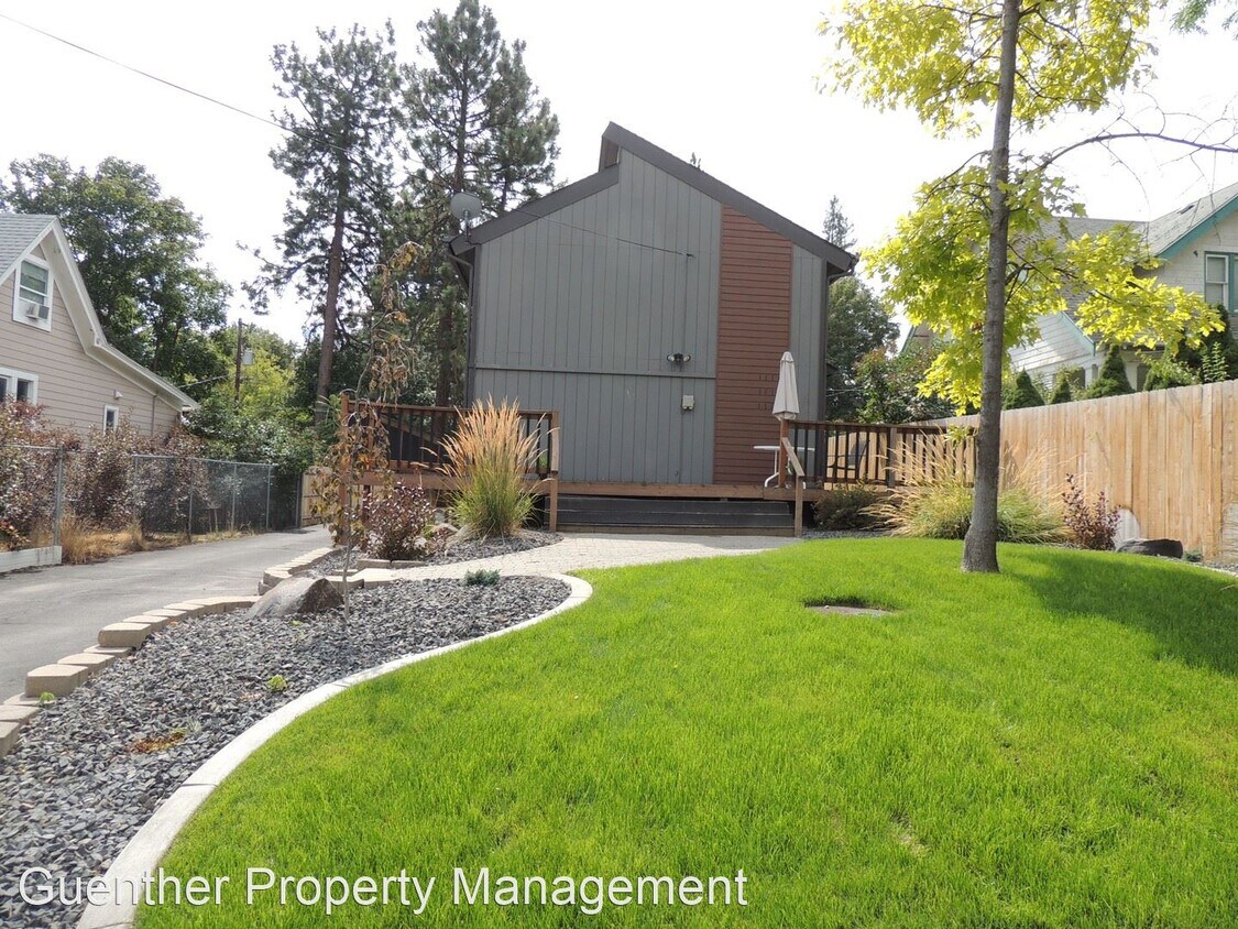 Primary Photo - 1110 E 8th Ave