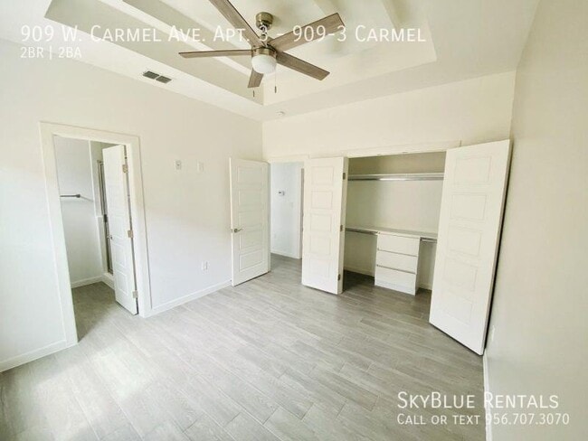 Foto del edificio - 909 W Carmel Ave